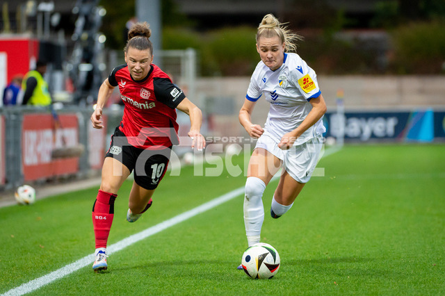 20241007NSZ_9746 | Synne Skinnes Hansen (Bayer Leverkusen,No.10) im Zweikampf mit Melina Reuter (Carl Zeiss Jena,No.07)DEU, Leverkusen, 07.10.2024 Fußball, Frauen, Google Pixel Frauen-Bundesliga, Saison 2024/2025, 5. Spieltag, Bayer 04 Leverkusen - FC Carl Zeiss JenaDIE DFB-RICHTLINIEN UNTERSAGEN JEGLICHE NUTZUNG VON FOTOS ALS SEQUENZBILDER UND/ODER VIDEOÄHNLICHE FOTOSTRECKEN - Realisiert mit Pictrs.com