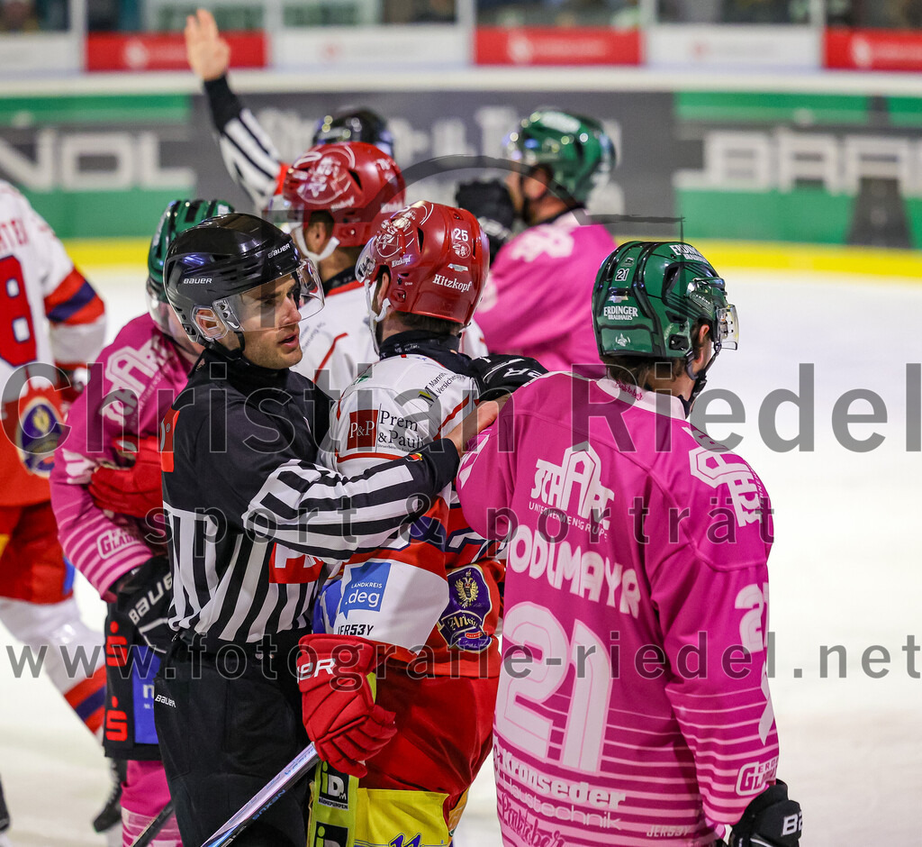 2025-10-24_150_TSV_Erding_gegen_Deggendorfer_SC | Erding, Deutschland, 24.10.2025:Eishockey, Oberliga Süd 2025 / 2026, 11. Spieltag, TSV Erding gegen Deggendorfer SC, Endergebnis: 2:4Ondrej Pozivil (Deggendorfer SC, #25), Erik Modlmayr (Erding Gladiators, #21)Foto: Christian Riedel / fotografie-riedel.net