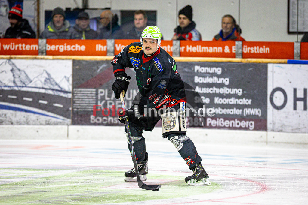 Peißenberg MINERS gegen ESC Geretsried RIVERRATS | Eishockey Bayernliga 2025/26 Vorrunfe, Peißenberg MINERS gegen ESC Geretsried RIVERRATS, 20251019,Martin LIDL (MINERS Kapitän 44) in Aktion,2025-10-19 in Peißenberg (flatbuy Arena Peißenberg), Martin LIDL (MINERS Kapitän 44)Copyright: WolfgangxLindner www.foto-lindner.de