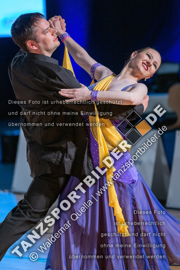 20250503-00165 | Hier finden Sie Tanz Bilder vom Latein und Standard Formationen tanzen. Sportbilder vom Tanzsport. Schöne Fotos und von Weltmeisterschaft, Europameisterschaft, Bundesliga, Regionalliga, Oberliga und Landesliga sowie von GOC Stuttgart, DanceComp, WM Bremen