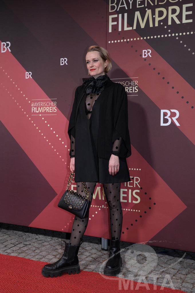 _DWI4978 |  Sina Wilke bei der Verleihung des 47. Bayerischen Filmpreises 2026  im Prinzregententheater. München, Deutschland. Der Bayerische Filmpreis wird seit 1979 von der Bayerischen Staatsregierung verliehen, um die Bedeutung des Kinofilms als Kulturgut herauszustellen - Realisiert mit Pictrs.com