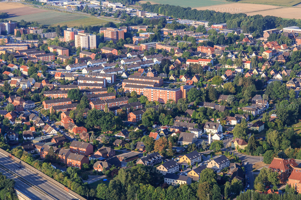Luftbild: Lönsring im Ortsteil Meckelfeld in Seevetal im Bundesland Niedersachsen in Deutschland. – Foto: IMG_110281.jpg vom 18.08.2018 durch Werner Riehm/FLY-FOTO.de – Auflösung des Originals: 5164 x 3443 px