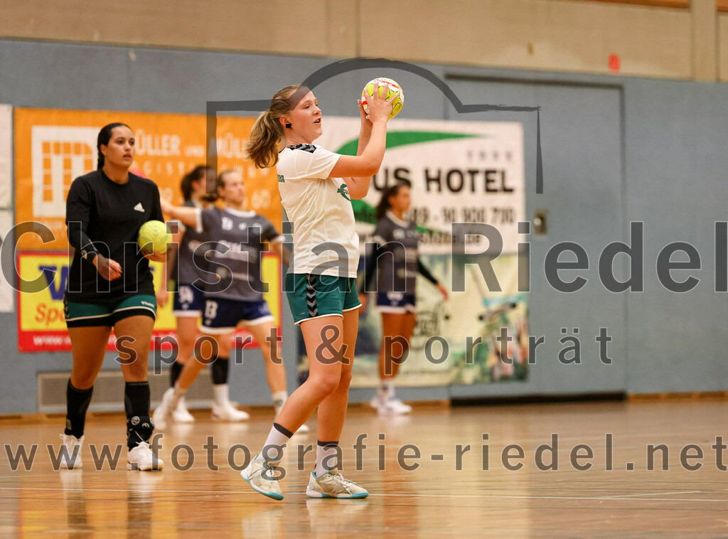 2023-09-16_001_TSV_Vaterstetten_gegen_SV_Muenchen_Laim | Baldham, Deutschland, 16.09.2023:
Handball, Bayernliga Frauen Staffel Süd 2023 / 2024, 1. Spieltag, TSV Vaterstetten gegen SV München Laim, Endergebnis: 23:34

Daniela Lazarek (TSV Vaterstetten, #5)

Foto: Christian Riedel / fotografie-riedel.net