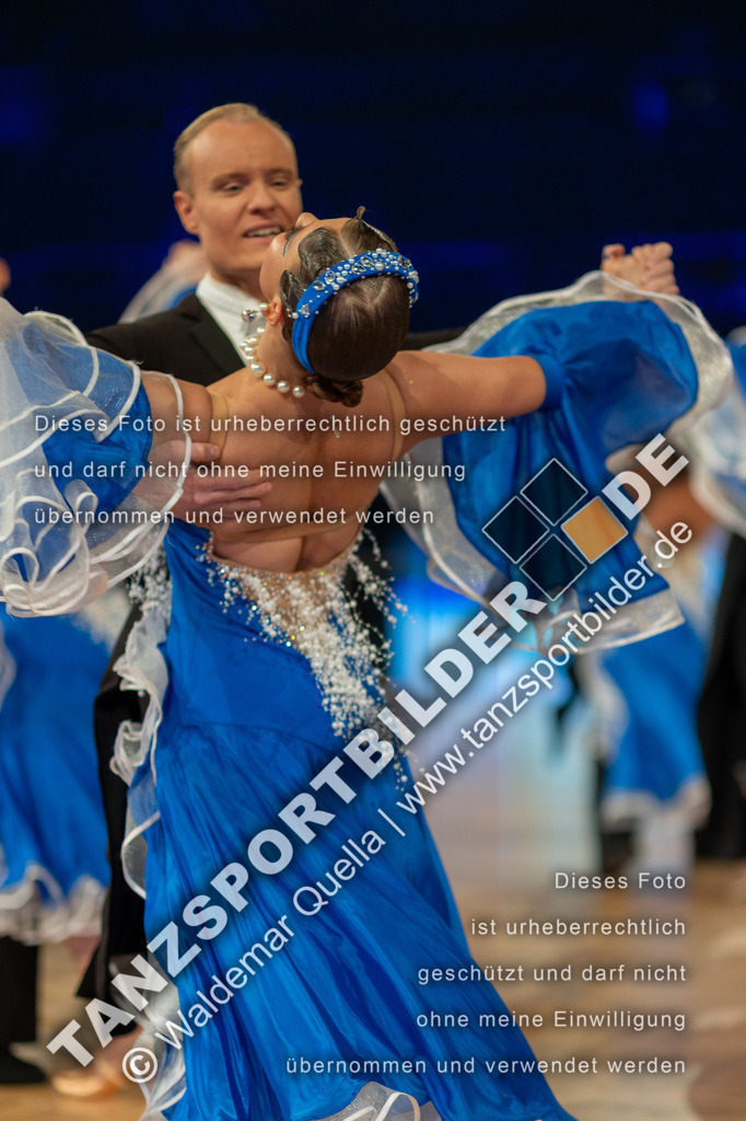 20251206-00483 | Hier finden Sie Tanz Bilder vom Latein und Standard Formationen tanzen. Sportbilder vom Tanzsport. Schöne Fotos und von Weltmeisterschaft, Europameisterschaft, Bundesliga, Regionalliga, Oberliga und Landesliga sowie von GOC Stuttgart, DanceComp, WM Bremen