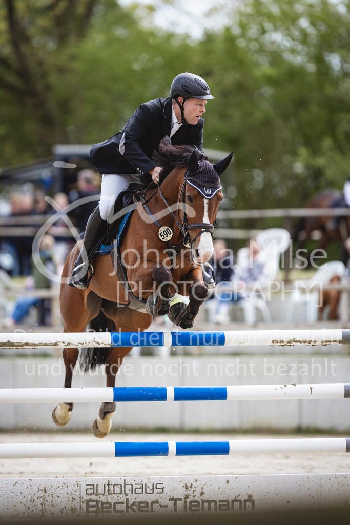 240428_Spenge_M2-Spr-100 | Deine schönsten Turniermomente als professionelle Fotos! Entdecke hochwertige Pferdesport-Fotografie im Online-Shop. Jetzt Fotos finden & bestellen!