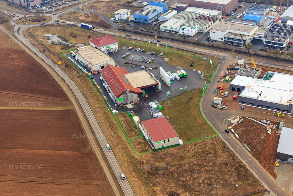 Luftbild: Gewerbepark W II mit Raiffeisen Agrarhandel Pfalz GmbH (Herxheim) in Herxheim bei Landau im Bundesland Rheinland-Pfalz in Deutschland. Foto: IMG_096555.jpg vom 02.02.2017 durch Werner Riehm/FLY-FOTO.deRaiffeisen Agrarhandel Pfalz | Raiffeisen Agrar Pfalz