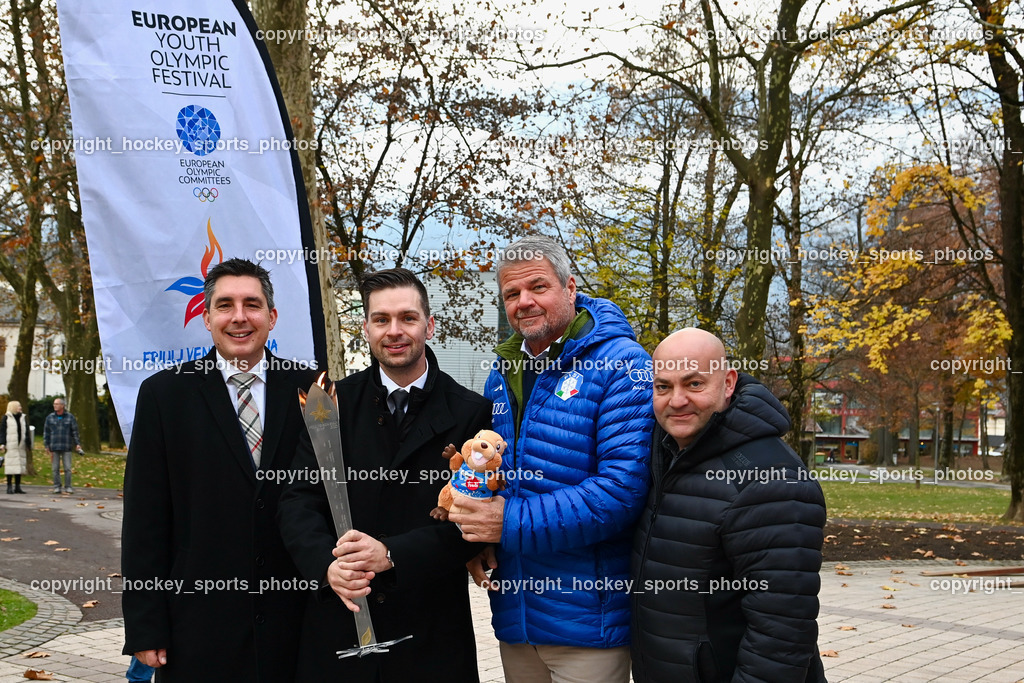 European Youth Olympic Festival EYOF 2023 Pressekonferenz | Stadtrat Spittal an der Drau Christoph Staudacher, Gemeinderat Spittal an der Drau Roland Staudacher,  Bürgermeister Spittal an der Drau Gerhard Köfer, Gemeinderat Spittal an der Drau Marco Brandner, Olympisches Feuer