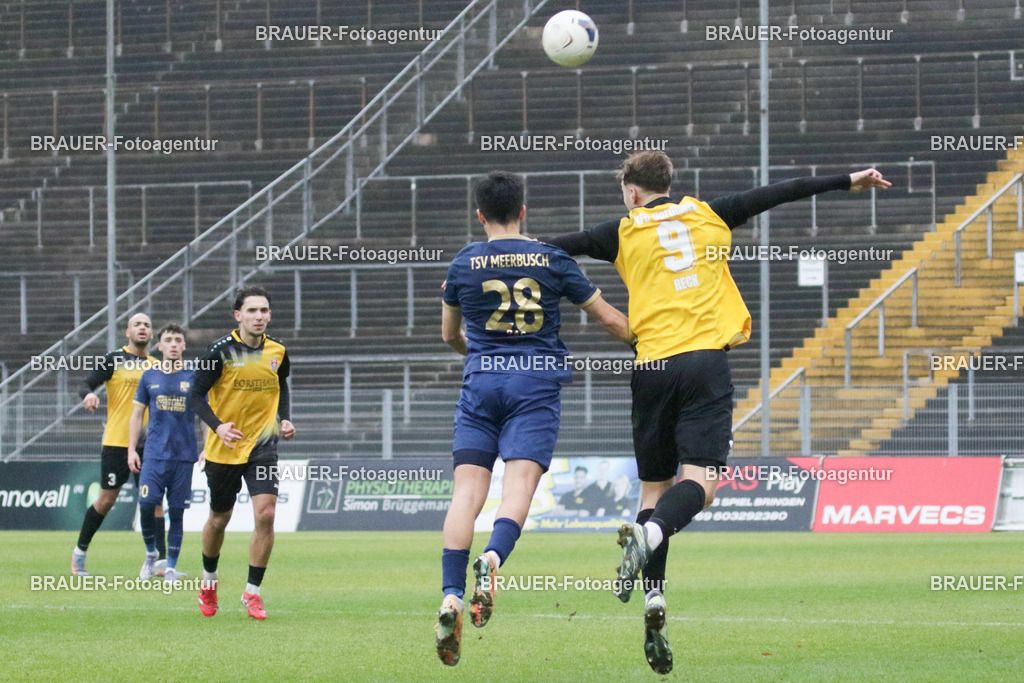 KFC Uerdingen - TSV Meerbusch | Krefeld, Deutschland, 07.12.25 Etienne-Noel Reck(KFC Uerdingen) im Kampf um den Ball während des Oberliga Niederrhein Spiels zwischen KFC Uerdingen - TSV Meerbusch im Krefelder Grotenburg Stadion am 07. Dezember 2025 in Krefeld (Foto von Ralph Görtz / Brauer-Fotoagentur)