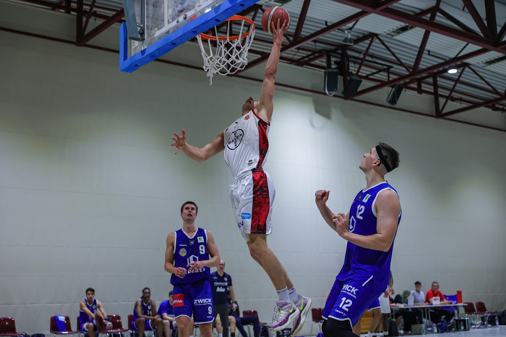 Regio Test BAYER GIANTS vs EN Baskets Schwelm-100 | Fotos von Basketballspielen aus dem Raum NRW fotografiert von Gero Mueller-Laschet und Daniel Schaefer - Realisiert mit Pictrs.com