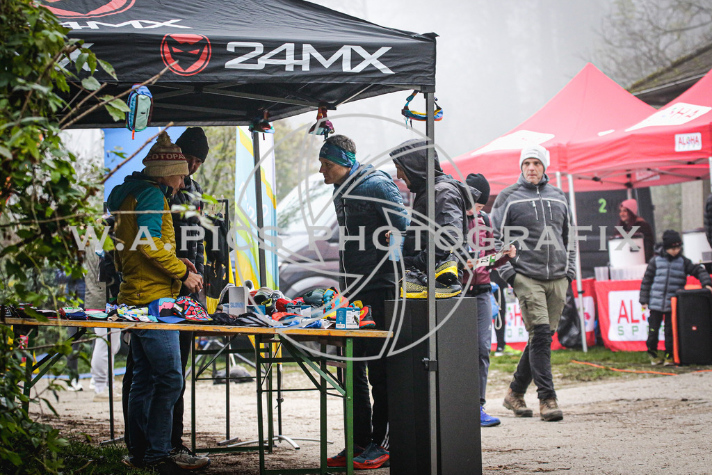 ..... | AUSTRIA, 09.11.24, Leonding,TGW KÜRNBERGTRAILRUN, Image shows: Photo: Wapics / Andreas Willdoner