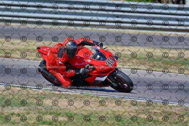 26bt04-0016 | markuskiefer.com - Realisiert mit Pictrs.com