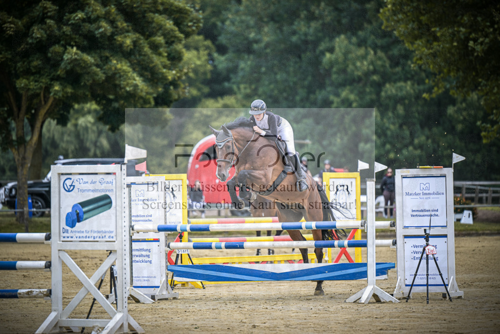 DOS_5552 | Entdecke hochwertige Reitturnierfotos von Foto Oger. Professionell, emotional und authentisch – jetzt Lieblingsmomente im Shop bestellen.Deutschlandweite Turnierfotografie. - Realisiert mit Pictrs.com