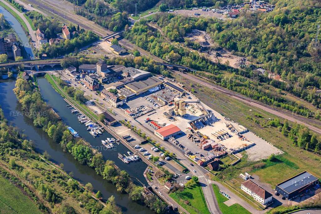 Luftbild: Bootsanleger am Saar-Kohlen-Kanal / Canal des houillères de la Sarre mit Baumarkt BigMat ANGERMULLER in Saargemünd im Bundesland Moselle in Frankreich. – Foto: IMG_154573.jpg vom 18.04.2026 durch Werner Riehm/FLY-FOTO.de – Auflösung des Originals: 5747 x 3831 px – Magasin BigMat Sarreguemines