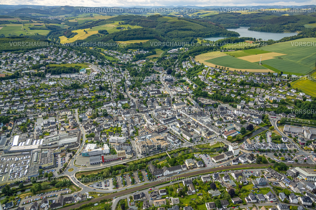 Meschede220601005 | Luftbild, City Innenstadtansicht mit Stadtgalerie und kath. Pfarrkirche St. Walburga, Hennesee, Meschede-Stadt, Meschede, Sauerland, Nordrhein-Westfalen, Deutschland