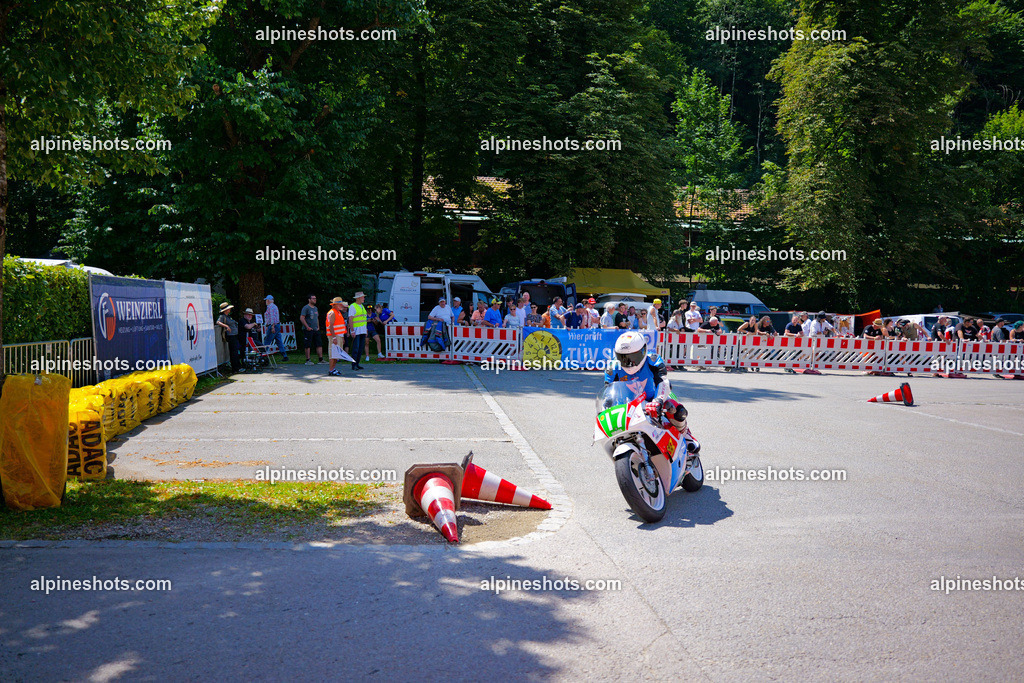 P1036922-2 | Erleben Sie atemberaubende, hochqualitative Fotos Ihrer Fahrt entlang der malerischen Alpenstraßen. Besuchen Sie alpineshots.com, um professionelle Aufnahmen Ihrer unvergesslichen Reise zu finden und zu kaufen - Realisiert mit Pictrs.com