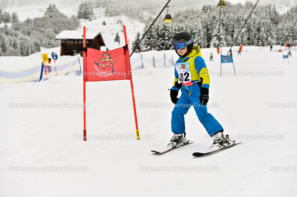 SRF_20.02.2026_0346 | Skirennfotos,Serfaus,Fiss,Ladis,Kinderskirennen,Winter,Tirol,Oberland,skirace,SFL,feelfree,weil wir's genießen,ski,Ski,skifahren,Sonnenplateau, - Realisiert mit Pictrs.com