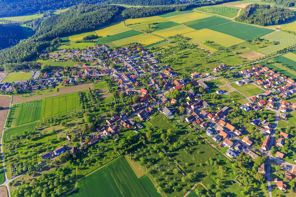 Luftbild: Ortsansicht von Westen im Ortsteil Felldorf in Starzach im Bundesland Baden-Württemberg in Deutschland. Foto: IMG_114786.jpg vom 31.05.2019 durch Werner Riehm/FLY-FOTO.de