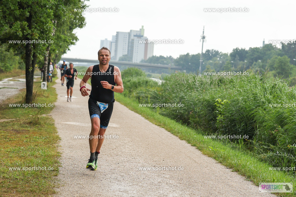 LUR_1531 | 34. M-net Erlanger Triathlon 2025 #erlangertriathlon  #mnettriathlon2025 #mnettriathlon #team #olympischedistanz #mitteldistanz #triathlon #maindonaukanal  #erlangertriathlon2025 #yourpictrs #tv1848 #tv1848erlangen  #triathlonbayern #sportinerlangen #demsportverbunden #sportshot_your_pictrs Copyright: www.sportshot.de