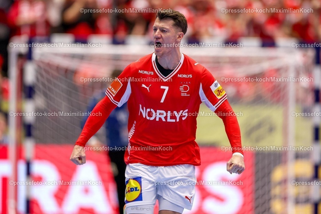 EHF16012602027 | 16.01.2026, Handball, Men's EHF EURO 2026, Dänemark - Nordmazedonien, Jyske Bank Boxen in Herning, Dänemark, Preliminary Round:  Emil Jakobsen (Denmark #07)  jubelnd 