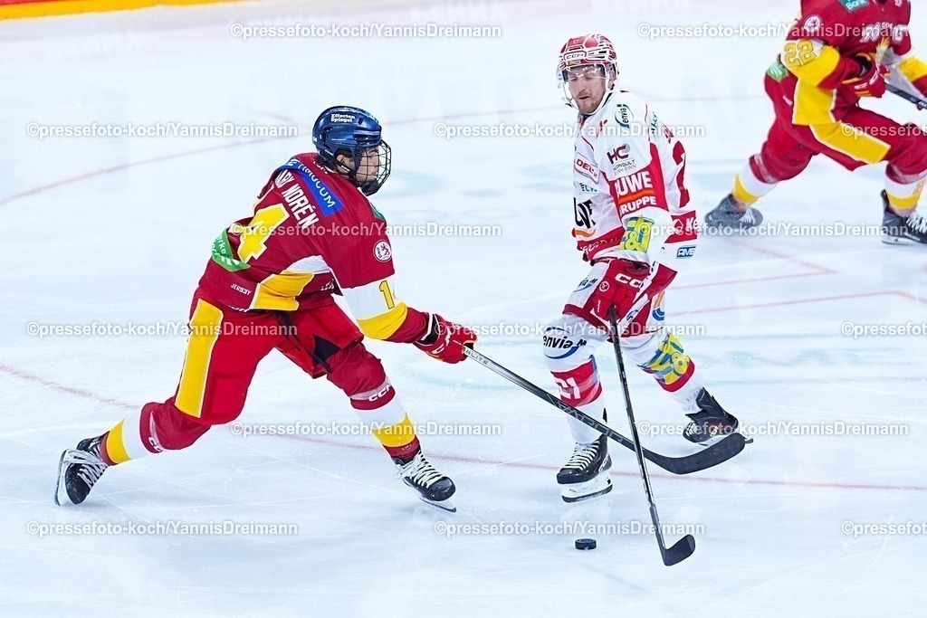 xYDR12102501001 | 12.10.2025, xydrx, Eishockey, DEL2, Düsseldorfer EG - Eispiraten Crimmitschau, PSD Bank Dome Düsseldorf: Kevin Marx Noren (Düsseldorfer EG #14) im Zweikampf gegen Mirko Sacher (Eispiraten Crimmitschau #21)