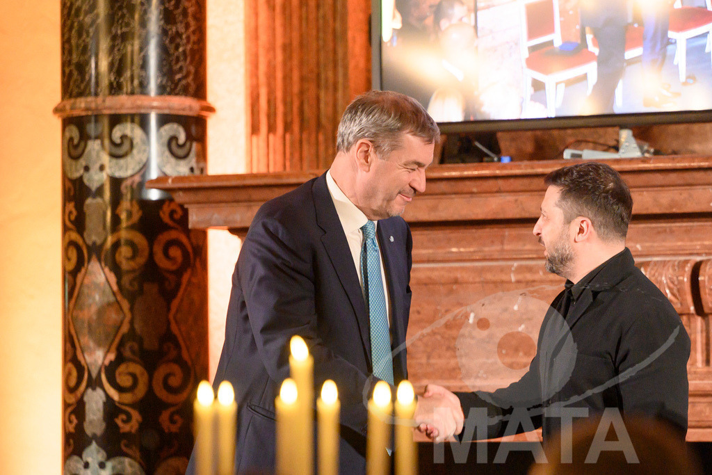 _DWI5541 | Politiker Wolodymyr Selenskyj, Präsident der Ukraine und Bayerns Ministerpräsident Markus Söder (CSU) der Münchner Residenz bei der Verleihung des Ewald-von-Kleist-Preises. Der diesjährige Ewald-von-Kleist-Preis wird am Rande der Münchner Sicherheitskonferenz 2026 an das ukrainische Volk vergeben. München, 14.02.2026 Bayern Deutschland - Realisiert mit Pictrs.com