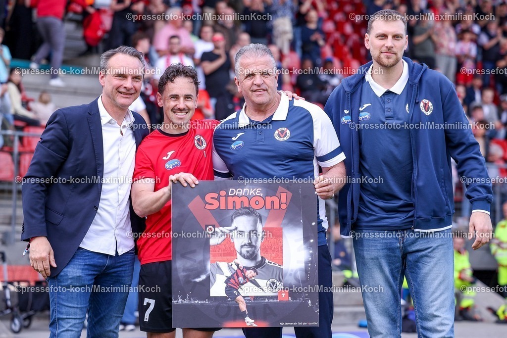 xsefx10052601065 | 10.05.2026, xsefx, Fußball, 3.Liga, FC Viktoria Köln - Alemannia Aachen, 37. Spieltag, Sportpark Höhenberg, Saison 2025 2026: Verabschiedung von Rekord-Spieler Simon Handle (Viktoria Koeln, 7) nach 9 Jahren DFB regulations prohibit any use of photographs as image sequences and or quasi-video. Photo: xSabinexEffgenxPressefotoKochx