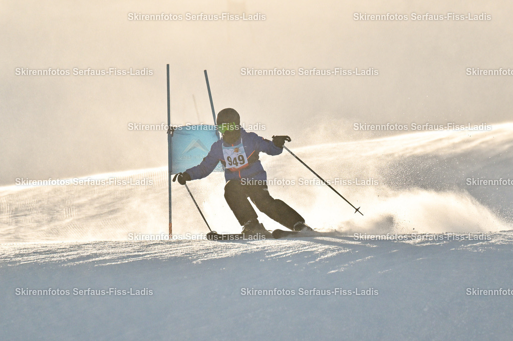 SRF_25.12.2025_0385 | Skirennfotos,Serfaus,Fiss,Ladis,Kinderskirennen,Winter,Tirol,Oberland,skirace,SFL,feelfree,weil wir's genießen,ski,Ski,skifahren,Sonnenplateau, - Realisiert mit Pictrs.com