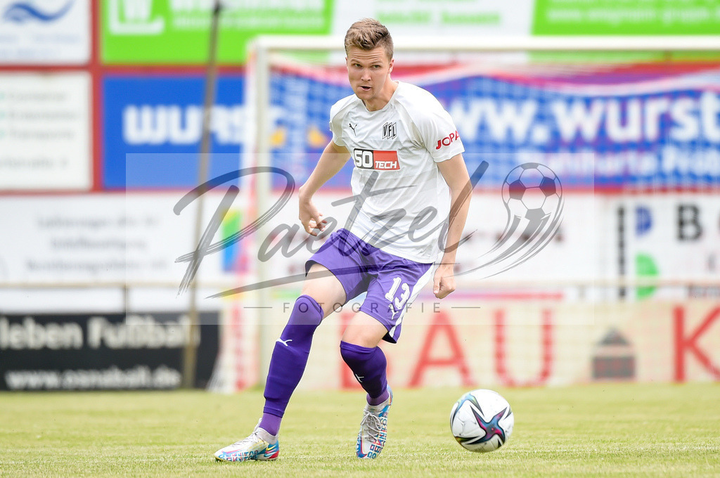 BSBOSN_20210626_0041 | Fussball, Herren: Lukas Kunze (VfL Osnabrueck) in Aktion, am Ball, Einzelaktion beim Testspiel zwischen TuS Bersenbrueck und VfL Osnabrueck im Hasestadion am 26.06.2021 in Bersenbrueck, Deutschland. - Realisiert mit Pictrs.com