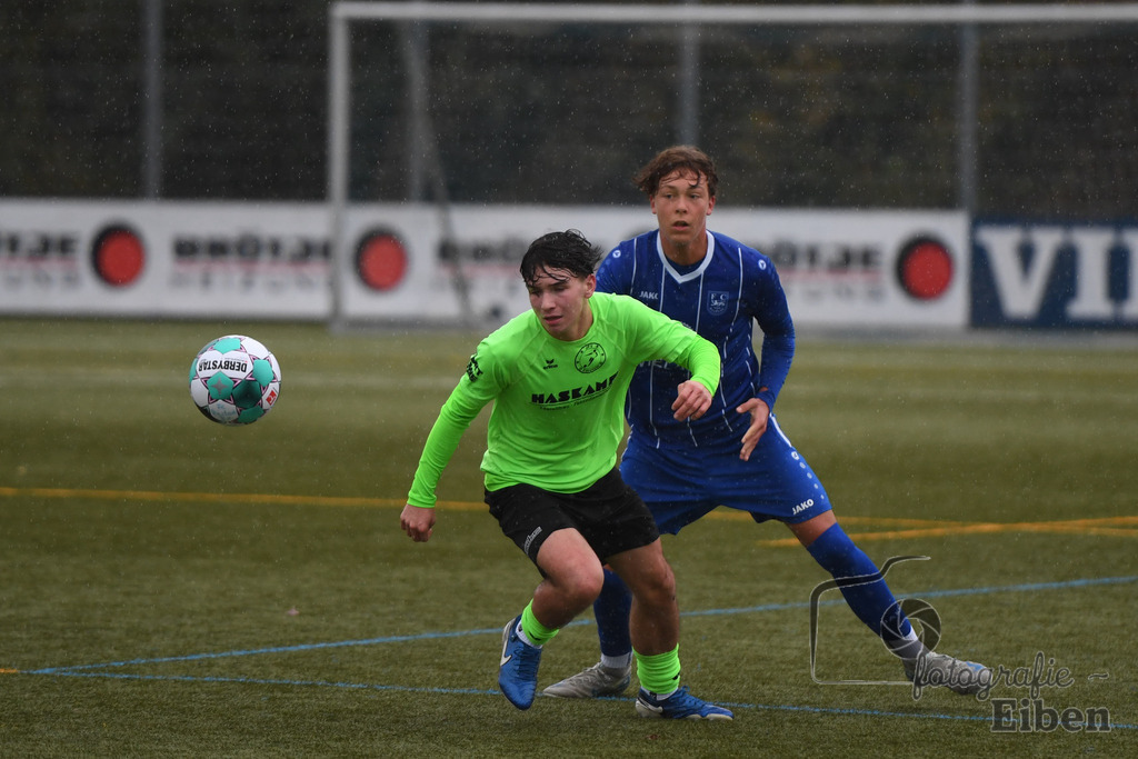 FC Rastede-JFV Edewecht | B-Jugend Landesliga QR1; FC Rastede (blau)-JFV Edewecht (grün) am 01.11.2025 in Rastede (Sportanlage Köttersweg), Photo: Philip Eiben 2025 - Realisiert mit Pictrs.com