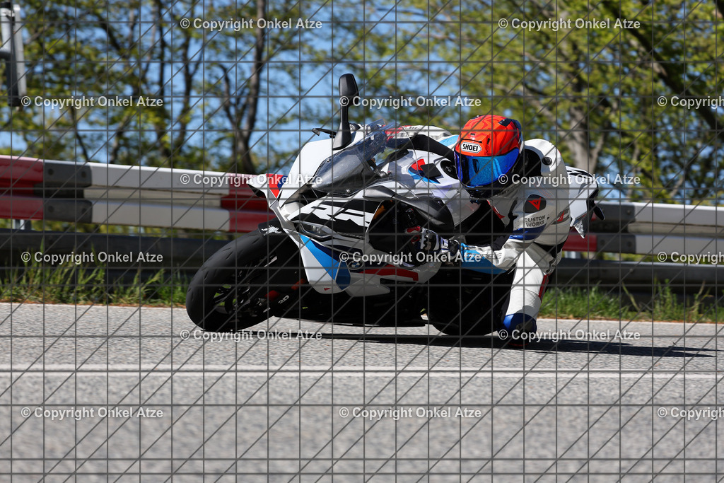 IMG_8251 | Fotograf am Kyffhäuser. Onkel Atze. Kyffhäuser Rennstrecke. Café36. Motorsportfotografie. - Realisiert mit Pictrs.com