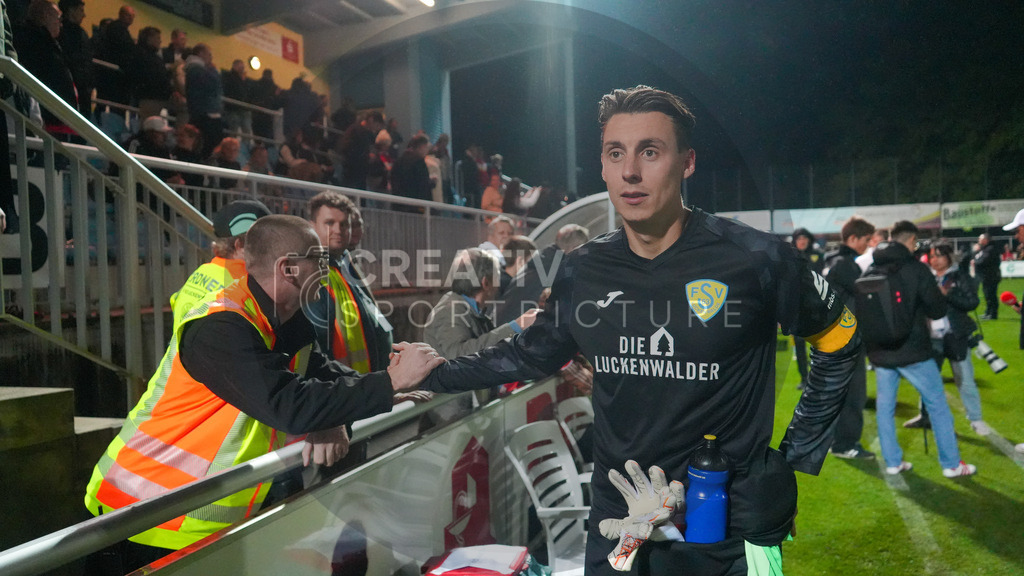 Fußball, Herren, Saison 2025/2026, Testspiel, Freundschaftsspiel, FSV 63 Luckenwalde vs. 1.FC Union Berlin, Mittwoch 08.10.2025, Werner-Seelenbinder-Stadion Luckenwalde, | Fußball, Herren, Saison 2025/2026, Testspiel, Freundschaftsspiel, FSV 63 Luckenwalde vs. 1.FC Union Berlin, Mittwoch 08.10.2025, Werner-Seelenbinder-Stadion Luckenwalde, Im Bild: Kevin Tittel (Luckenwalde) - Realisiert mit Pictrs.com