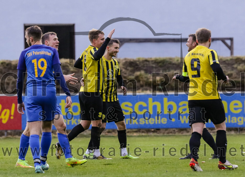 2023-11-11_097_FC_Moosinning_gegen_TSV_Peterskirchen | Moosinning, Deutschland, 11.11.2023:
Fußball, Bezirksliga Oberbayern Ost 2023 / 2024, 17. Spieltag, FC Moosinning gegen TSV Peterskirchen, Endergebnis: 5:0

Stefan Haas (FC Moosinning, #8), Maximilian Lechner (FC Moosinning, #11), Thomas Auerweck (FC Moosinning, #19), Peter Werndl (FC Moosinning, #9)

Foto: Christian Riedel / fotografie-riedel.net
