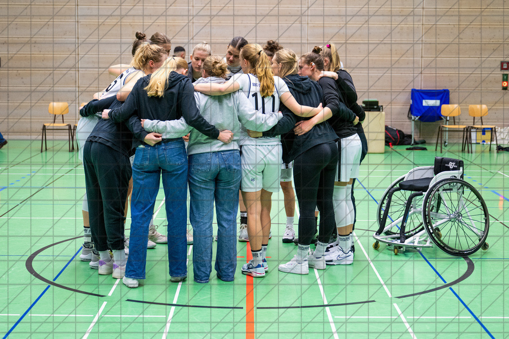 2. DBBL Nord 24/25 | 17.11.2024 | BBC OS vs. BG 89 AVIDES Hurricanes | 2. DBBL Nord 24/25 | 17.11.2024 | BBC OS vs. BG 89 AVIDES Hurricanes - - - - - CREDIT, www.bullenfotos.de, Martin König, Hörner Weg 40, D-49078 Osnabrück, +4917663732967, Nutzung und Weitergabe nur zu den vereinbarten Zwecken. Presseanfragen an Urheber. Alle Rechte beim Urheber. - - - - - - Realisiert mit Pictrs.com