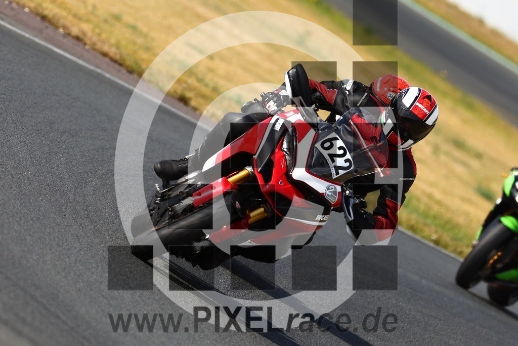 0622-20240909_02070 | Schöne Erinnerungen an spannende Momente - das festzuhalten ist unser Job. PIXELrace.de ist seit 2003 auf den Rennstrecken Europas unterwegs um die Action draußen beim Fahren und die wunderbare Stimmung imm Fahrerlager für euch einzufangen.