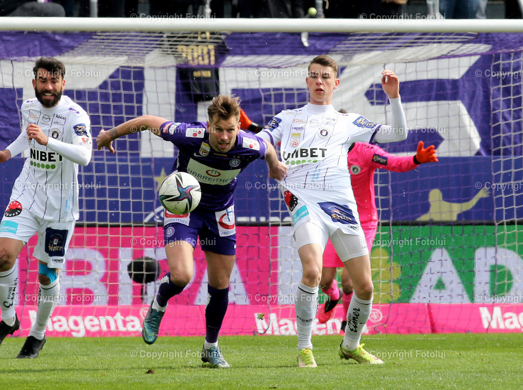 A_LUI_03042022_12 | SPORT,FUSSBALL,TIPICO BUNDESLIGA 03.04.2022 AUSTRIA WIEN-AUSTRIA KLAGENFURT,IM BILD: TIM  MACIEJEWSKI (KLAGENFURT) UND ALEXANDER GRUENWALD  (AUSTRIA WIEN) FOTO: FOTOLUI