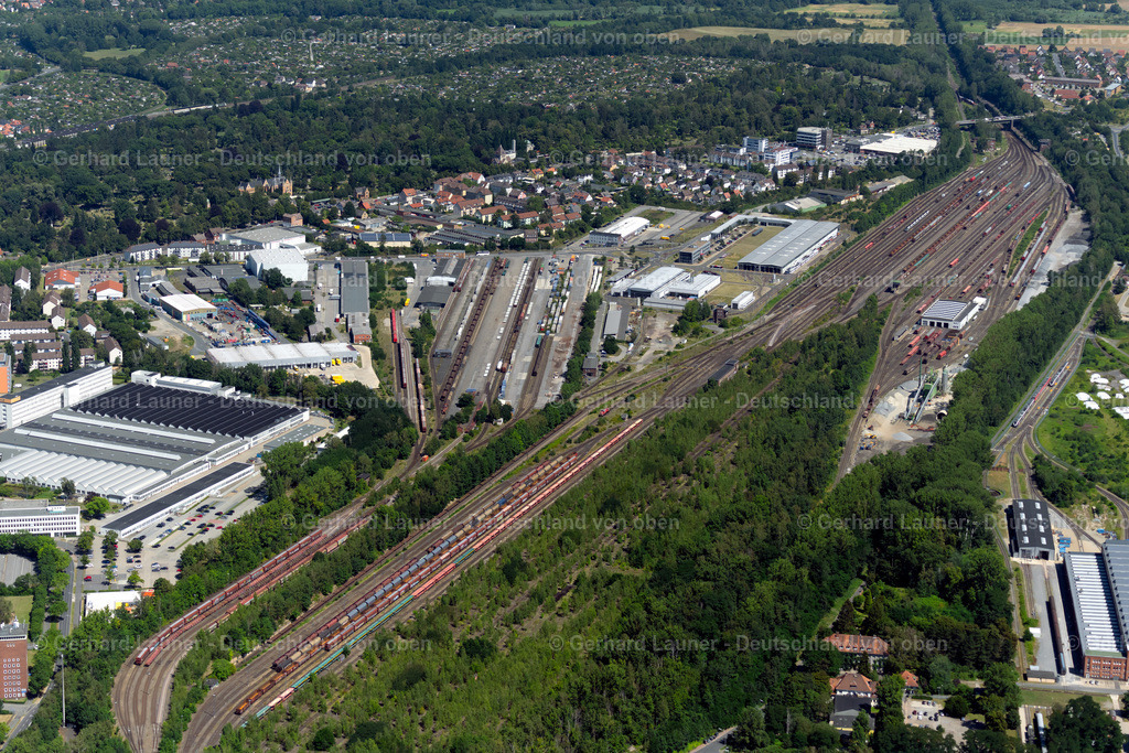 4035881 | BRAUNSCHWEIG 31.07.2020 Schienen- und Gleisstrecken auf den Abstellgleisen und Rangierstrecken des Rangierbahnhofes und Güterbahnhof in Braunschweig im Bundesland Niedersachsen, Deutschland. Weiterführende Informationen bei: DB Cargo AG. // Marshalling yard and freight station in Brunswick in the state Lower Saxony, Germany. Further information at: DB Cargo AG. Foto: Gerhard Launer