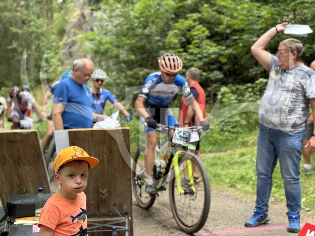 IMG_7847 | Fotogalerie der Treibjagd im Dunkelwald - Dein MTB Etappenrennen im Erzgebirge - Realisiert mit Pictrs.com