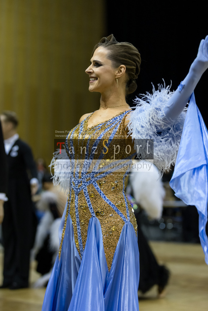 20241102_DC_HGR_Std_08561 | Tanzsportbilder, Standardtanz, Lateintanz, WDSF, DTV, LTVB, dancecomp, goc, hessen tanzt, blaues band der spree, walzer, tango, wiener walzer, slowfox, quickstepp, samba, rumba, cha-cha-cha, paso doble. jive, hd-kroft photography, turniertanzsport