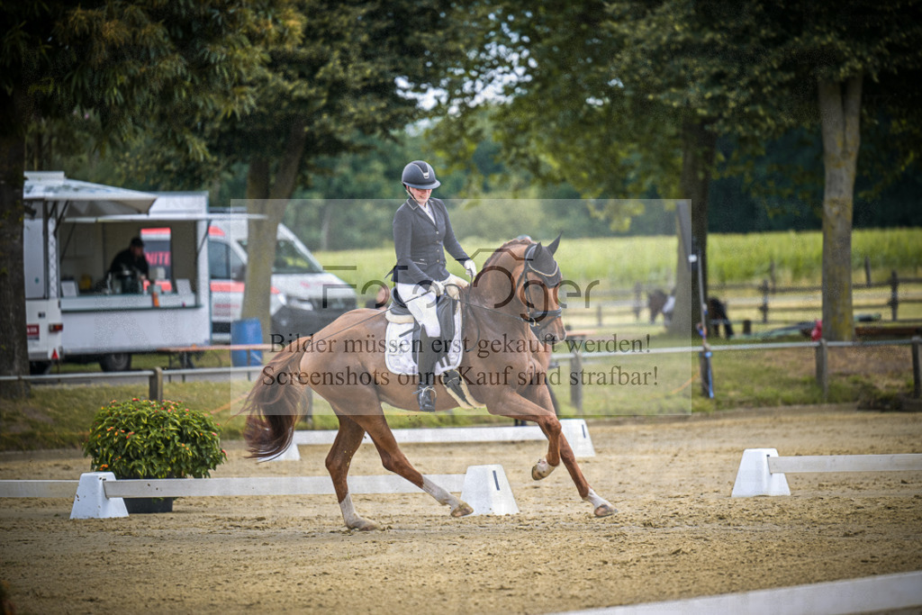 DOS_8416 | Entdecke hochwertige Reitturnierfotos von Foto Oger. Professionell, emotional und authentisch – jetzt Lieblingsmomente im Shop bestellen.Deutschlandweite Turnierfotografie. - Realisiert mit Pictrs.com