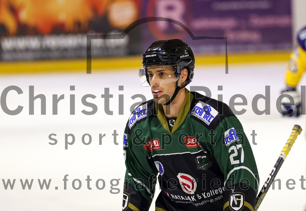 2022-10-30_084_TSV_Erding_gegen_ESC_Riverrats_Geretsried | Erding, Deutschland, 30.10.2022:
Eishockey, Bayernliga 2022 / 2023, 9. Spieltag, TSV Erding gegen ESC Riverrats Geretsried, Endergebnis: 3:5

Mark Waldhausen (Erding Gladiators, #27)

Foto: Christian Riedel / fotografie-riedel.net
