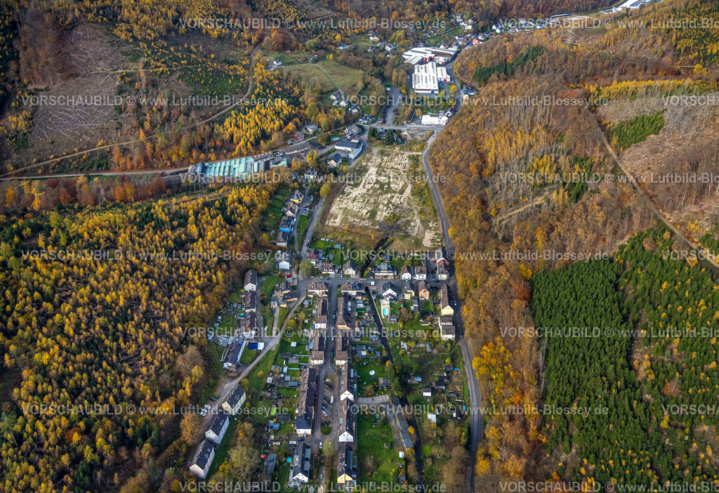 Hagen251102023 | Luftbild, Wohngebiet Nahmerbach und Brachfläche, Huesecken Wire GmbH Metallwarenhersteller Werksgelände, herbstlicher Wald mit Waldschäden, Hohenlimburg, Hagen, Ruhrgebiet, Nordrhein-Westfalen, Deutschland