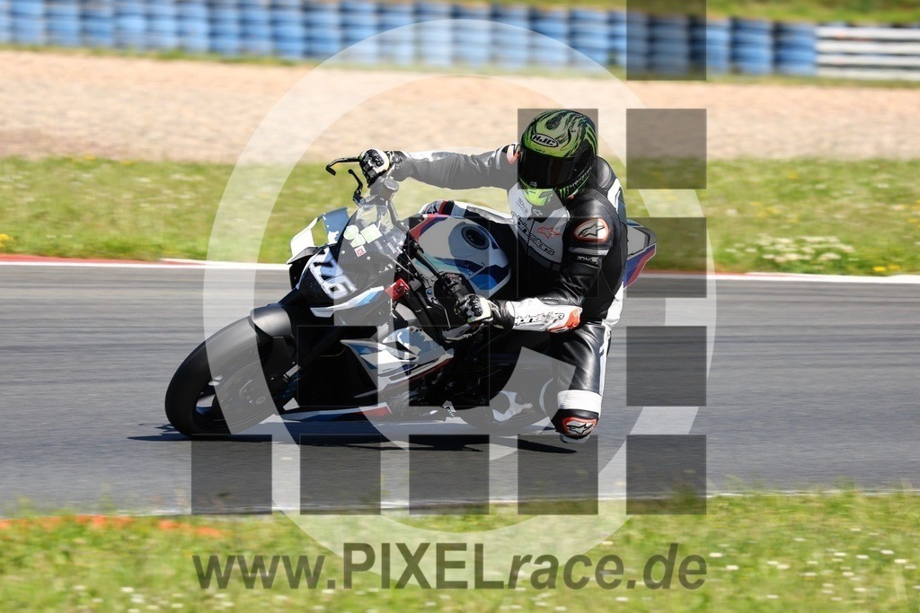 0226-20240609_14548 | Schöne Erinnerungen an spannende Momente - das festzuhalten ist unser Job. PIXELrace.de ist seit 2003 auf den Rennstrecken Europas unterwegs um die Action draußen beim Fahren und die wunderbare Stimmung imm Fahrerlager für euch einzufangen.