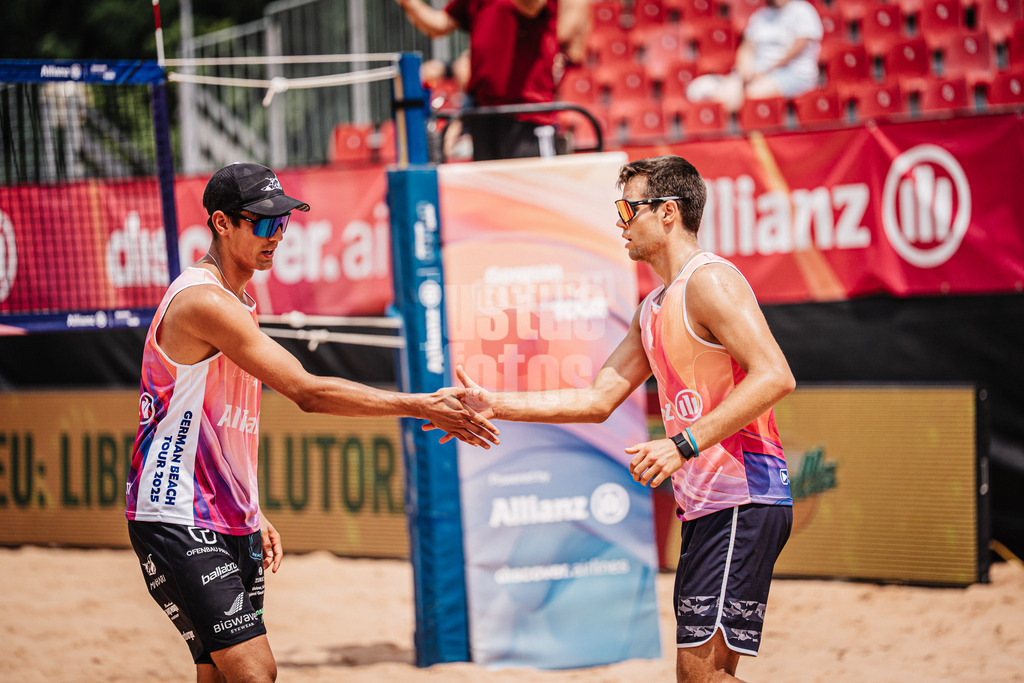 Beachvolleyball | München | Allianz German Beach Tour 2025 | Tourstop München | 03.07.2025 | v.l. Valentin Schneckenburger und Yannick Bibelriether