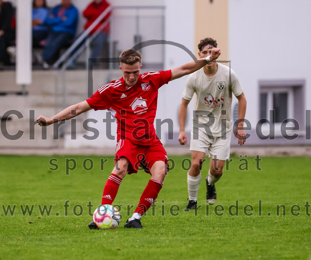 2023-08-04_079_SV_Walpertskirchen_gegen_FC_Finsing | Walpertskirchen, Deutschland, 04.08.2023:
Fußball, Kreisliga 2023 / 2024, 2. Spieltag, SV Walpertskirchen gegen FC Finsing, Endergebnis: 3:3

Valentin Bachmeier (FC Finsing, #6)

Foto: Christian Riedel / fotografie-riedel.net