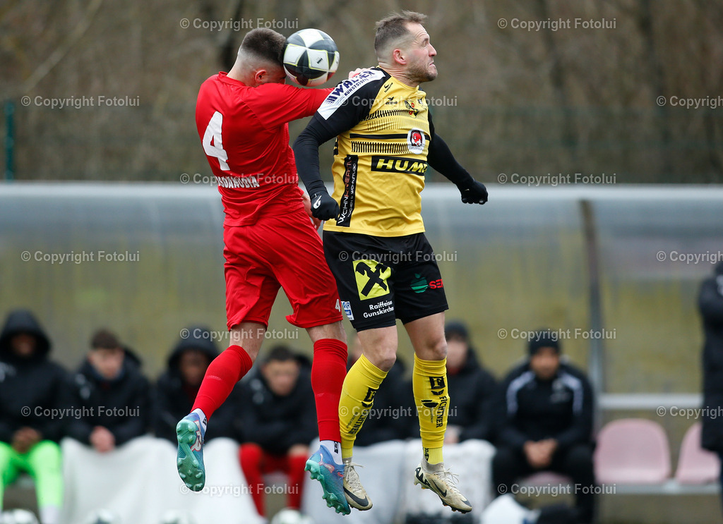 A_LUI_15032025_04 | SPORT FUSSBALL LL.OST E ASKOE OEDT 1B -GUNSKIRCHEN 15.03.IM BILD : JOVAN PETROVIC  (OEDT1B) UND MARTIN  HEGEDUES  (GUNSKIRCHEN)FOTO:OEDT