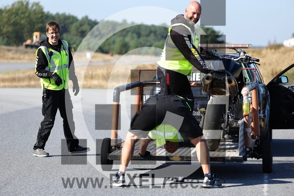 0052-20240921_10634 | Schöne Erinnerungen an spannende Momente - das festzuhalten ist unser Job. PIXELrace.de ist seit 2003 auf den Rennstrecken Europas unterwegs um die Action draußen beim Fahren und die wunderbare Stimmung imm Fahrerlager für euch einzufangen.