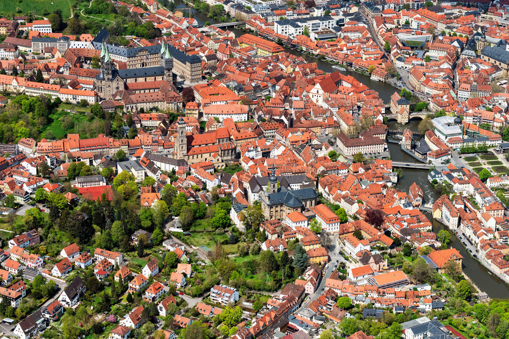 dr__0095493.jpg | BAMBERG 28.04.2022 Altstadtbereich und Innenstadtzentrum in Bamberg im Bundesland Bayern, Deutschland. // Old Town area and city center in Bamberg in the state Bavaria, Germany. Foto: Daniel Reiter