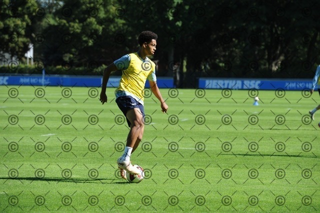 RGE_9472 | Hertha BSC, 2.Bundesliga, Herren, Fußball, Training auf dem Schenckendorffplatz, Dienstag 25.08. 2026, Saison 2026/27,  im Bild Jerome Diallo ( Hertha BSC ),  Fotograf: Ralf Gebhardt - Realisiert mit Pictrs.com
