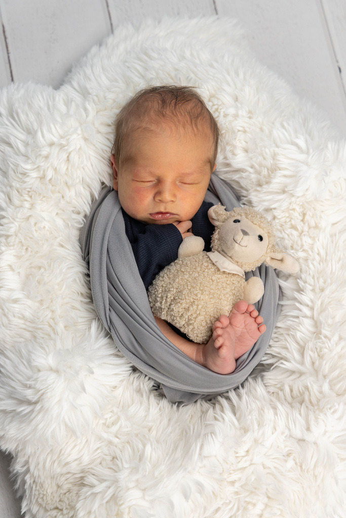 FBK50145 | Professionelle Fotografin mit Fachgeschäft in Lenggries & im Landkreis Bad Tölz Wolfratshausen. Hochzeitsreportage, Familienfotos, Newborn-, Babybauch-, Pass- & Businessfotos.Alles Rund ums Foto