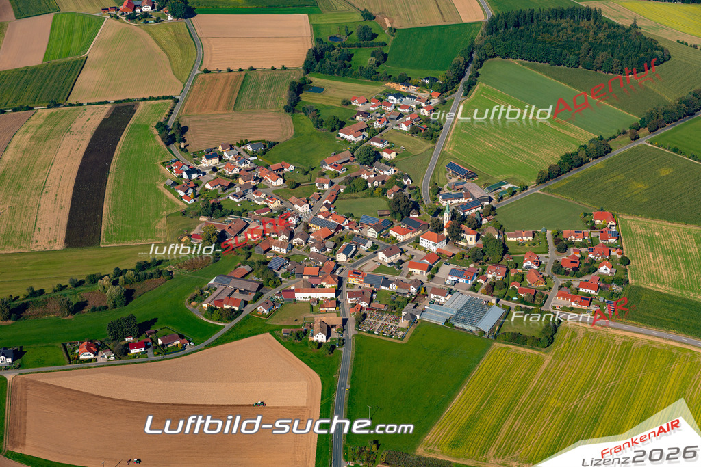 Aktuelles Luftbild von Hiltersried Schönthal Kauf mit Lizenz / Bildrechten möglich- Die Luftaufnahme wurde 2021 mittels UL-Flugzeug erstellt ( keine Drohne ) - hochauflösende Kamera-Systeme von  Canon -Beste Qualität - Für grossformatige Ausdrucke geeignet. Die Geschenkidee !